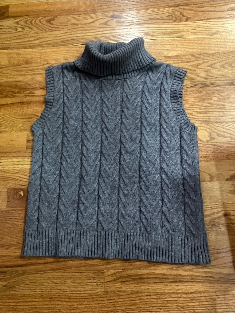 She and Sky Gray Cable Knit Sleeveless Turtleneck Sweater Sz L/XL EUC